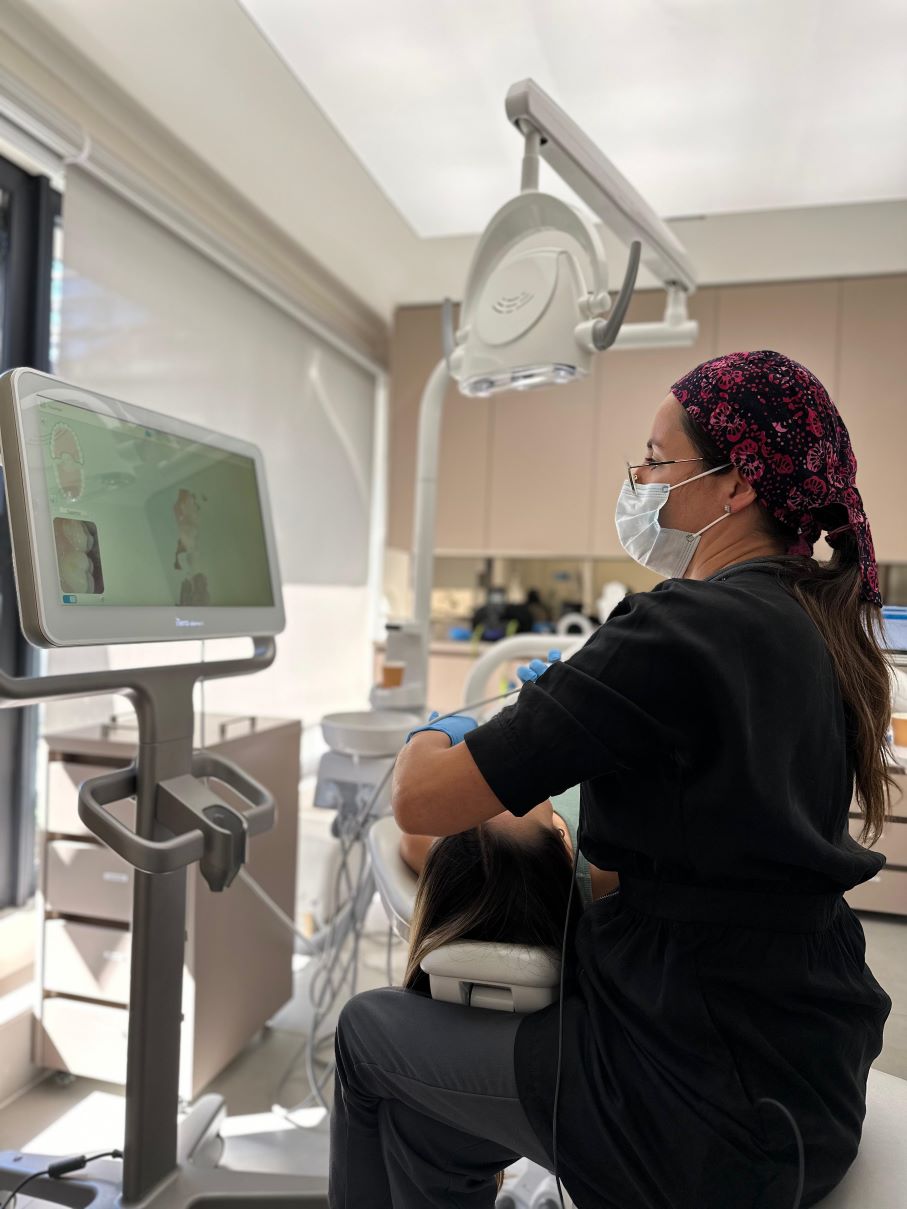 WhatsApp Image 2024-06-10 at 17.17.46 red