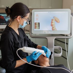 Evaluación con escáner + Higiene adulto + instrucción de higiene oral <span class="subtitulo"></span>